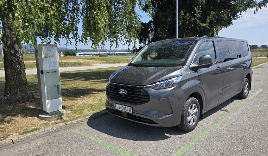 Ford Transit Custom kombi PHEV Limited 

Elektrika za mesto, bencin za daljše poti