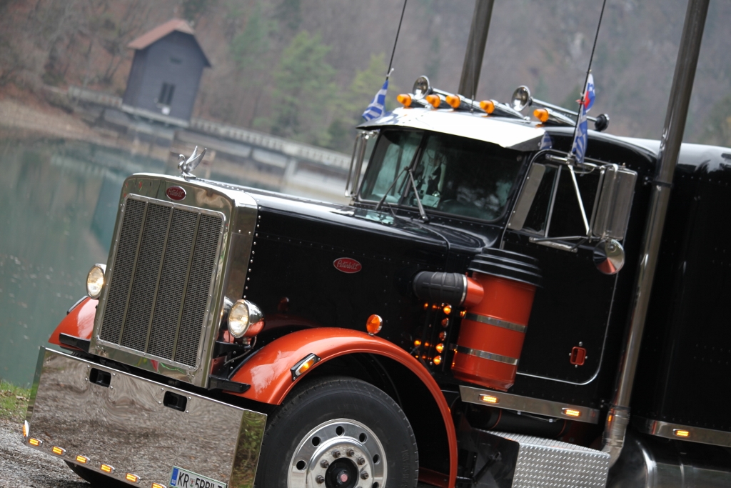 Na cesti z legendarnim Peterbilt 359