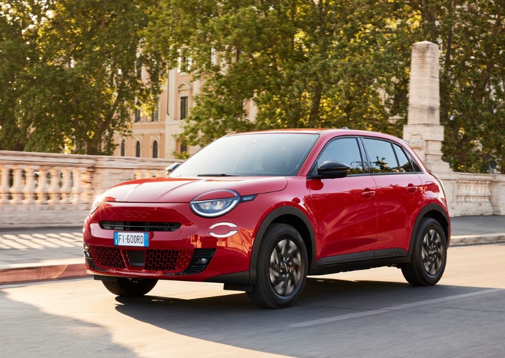 Fiat 600 Hybrid: Šarmanten mestni križanec