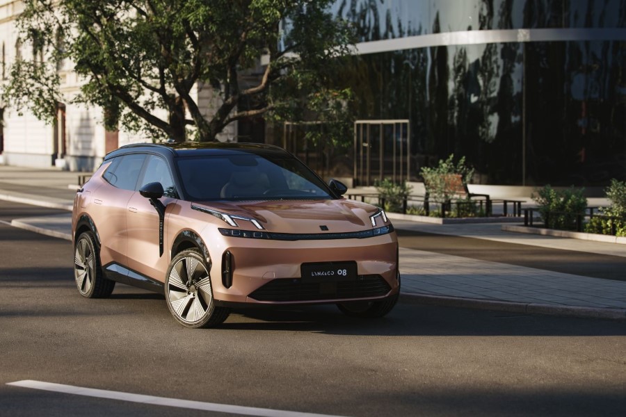 Lynk & Co 08 do 200 km na elektriko