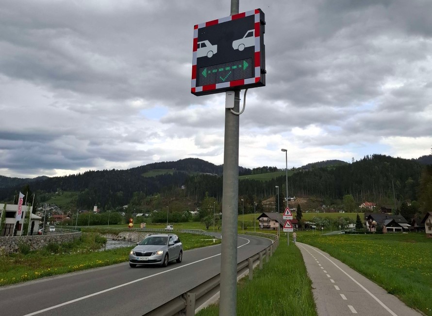 Postavljeni prvi trije prikazovalnike varnostne razdalje