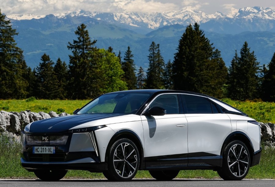 DS N°8: nova električna limuzina