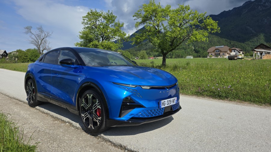 Alpine A390: ko se športna duša preseli v električno dobo